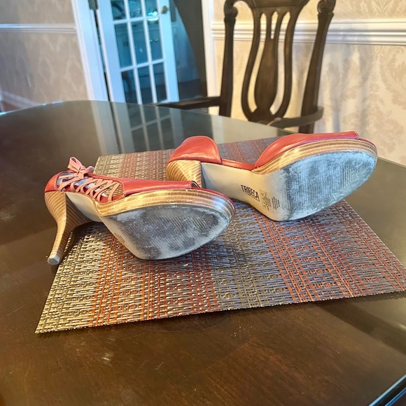 Tribeca by Kenneth Cole Red Leather Peep Toe Pumps with Lattice Details Size 10 - Picture 8 of 9